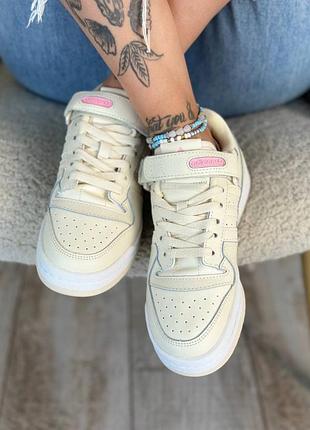 Женские кроссовки adidas forum cream beige