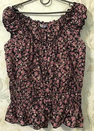 Романтична блуза-топ у квітковий принт.
