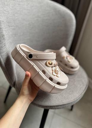 Шльопанці в стилі crocs