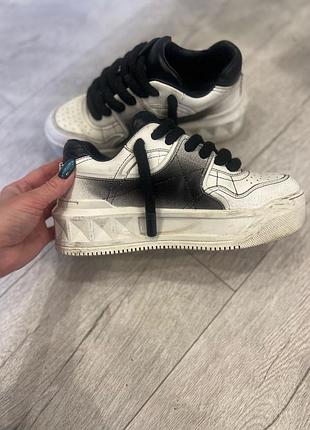 Кросівки valentino