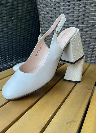 Туфлі жіночі відкриті