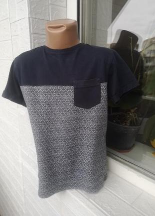 Футболка десь на 6-7 років