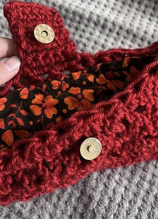 Оранжева вʼязана косметичка