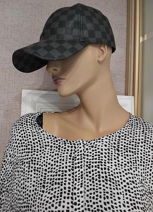 Бейсболка з пропіткою водовідштовхуюча