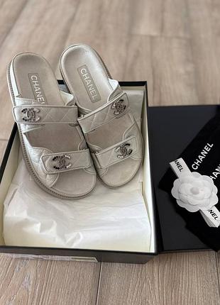 Шльопанці chanel