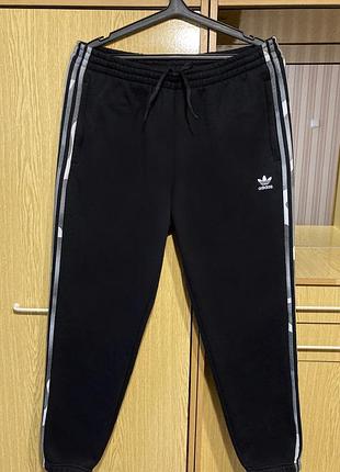 Спортивні трикотажні штани на флісі, джогери adidas foto originals graphics camo.оригінал.
