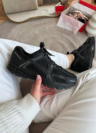 Чорні жіночі кросівки nike vomero
