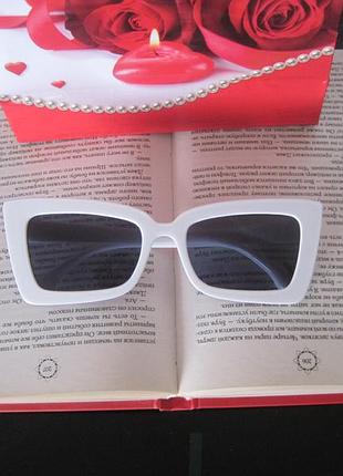 Модні сонцезахисні окуляри