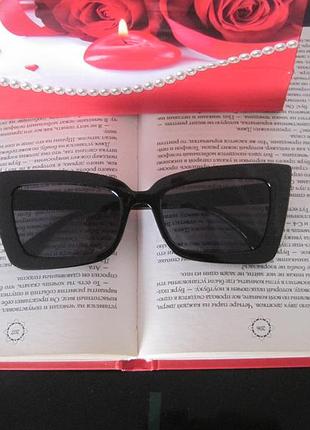 Модні сонцезахисні окуляри