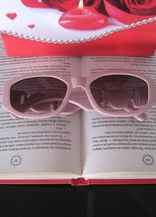 Модні сонцезахисні окуляри