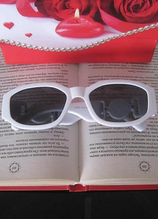 Модні сонцезахисні окуляри