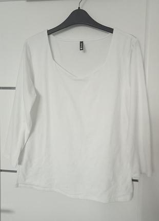 Футболка chicoree,  нова, базова модель, шикарна  якість, білосніжна.