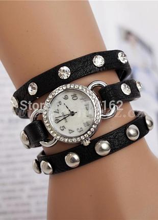 Стильний годинник браслет-гараж із заклепками та стразами