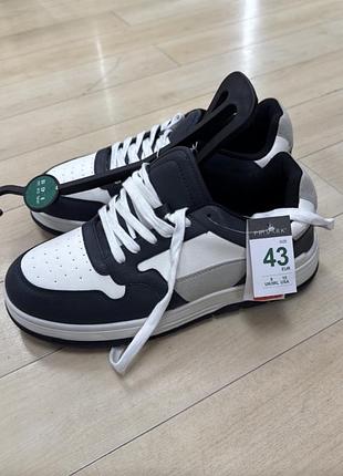 Кросівки чоловічі р.43