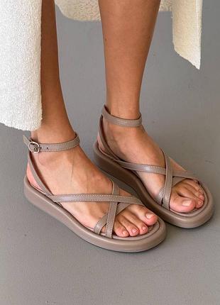 Трендові босоніжки жіночі