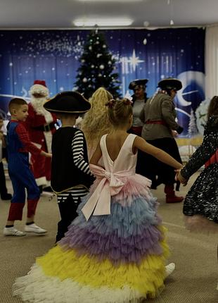 Праздничное классное платье для девочки, состояние идеально