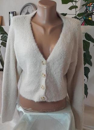 Кофта кардиган короткий травка молочный цвет травка пушистый приятный к телу bershka