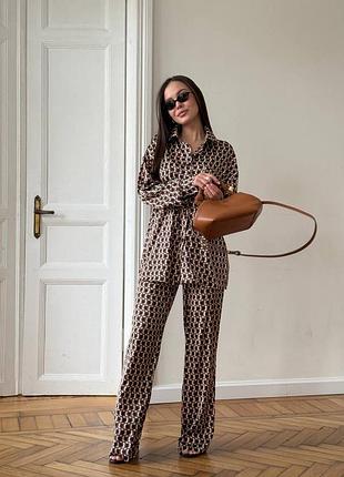 Жіночий стильний шовковий костюм