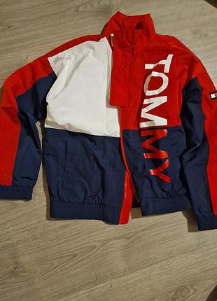 Новая девчачья ветровка 16 лет или взрослая с tommy hilfiger