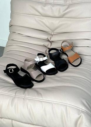 Стильні жіночі босоніжки з ремінцем 🤩