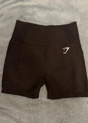 Спортивні шорти  gymshark, в ідеальному стані , дефектів, кошлатості не мають. розмір s