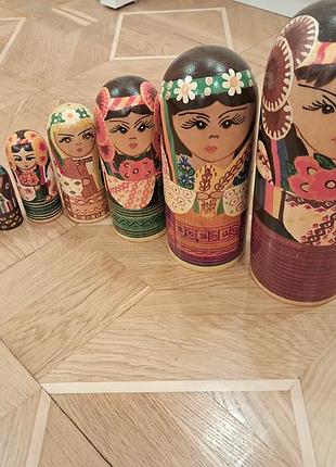 Набір  деревянных  матрьошок