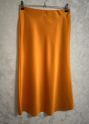 Атласна саржева спідниця в білизняному стилі