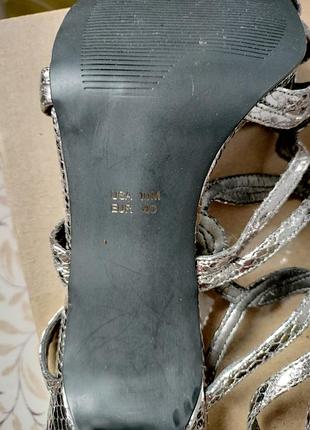 Жіночі туфлі великий розмір