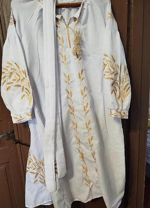 Вишиванка жіноча.
розмір 50-52.