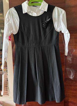 Шкільний сарафан , вдягали 2 рази , на зріст 146, український виробник