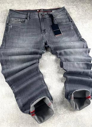 Чоловічі джинси tommy в сірому кольорі