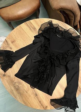 Блуза з гепюром на завʼязках