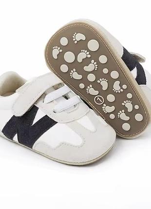 Стильні пінетки для немовлят — зручність і краса з перших місяців життя.