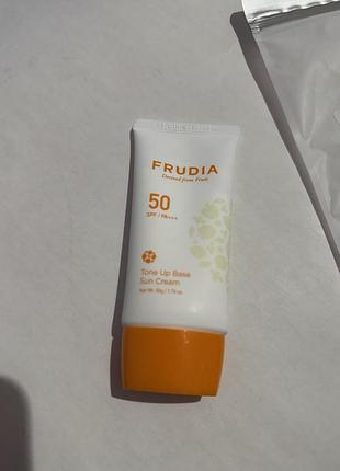 Сонцезахисний крем spf 50+ frudia sun tone up base
