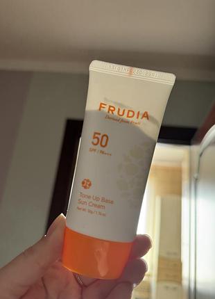 Сонцезахисний крем spf 50+ frudia sun tone up base3 фото