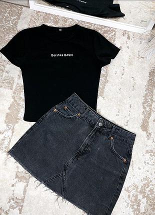 Набор из футболки и джинсовой юбки футболка новая, юбка в красивом состоянии.