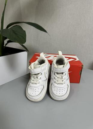 Кросівки дитячі nike 21р, зручні на липучці. підійдуть як хлопчику так і дівчинці. в гарному стані