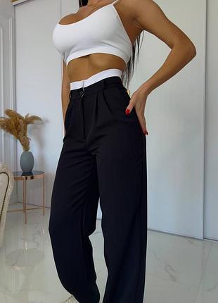 Брюки с белым поясом