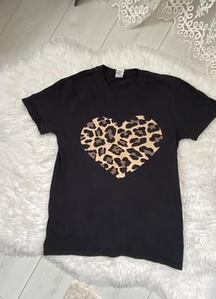 Футболка з леопардовим принтом
