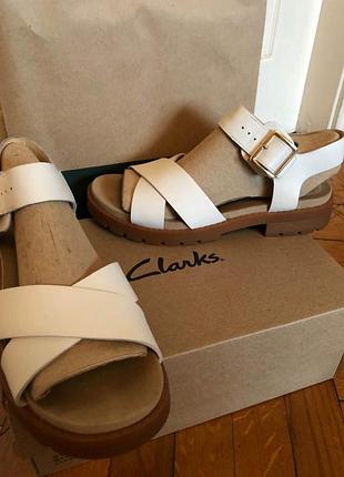 Сандалі жіночі clarks (білі шкіряні)