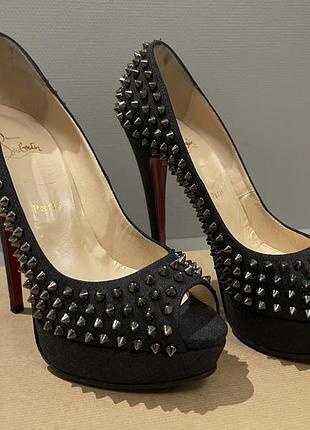 Найбажаніша пара босоніжок усіх модниць christian louboutin