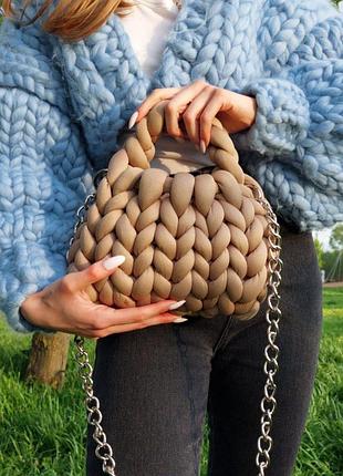 В'язана сумка маршмеллоу кавова з ланцюжком