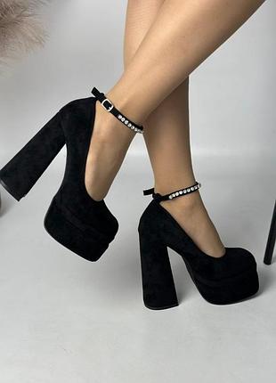 Женские туфли с ремешком на высоком каблуке и платформе