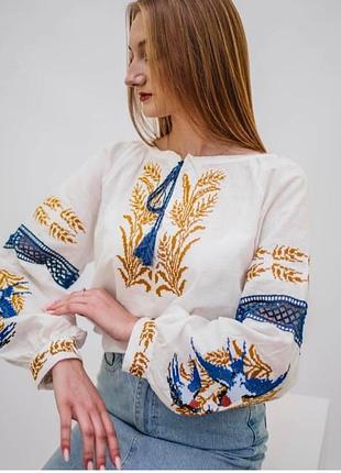 Виливанка з ластівками
