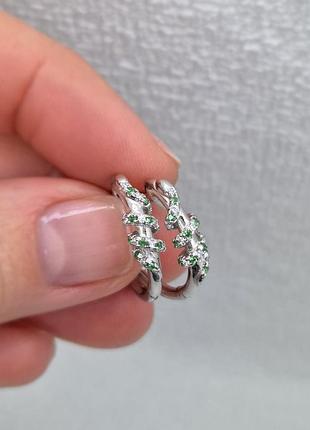 Серебряные серьги со змеями, серьги конго змея, зеленые камешки