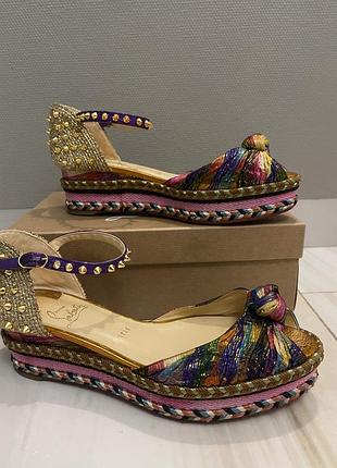 Шикарні босоніжки christian louboutin куплялися в бутіку helen marlen