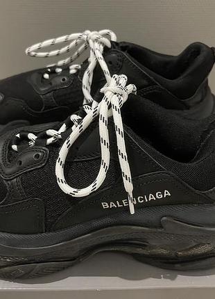 Найбажаніші кросівки balenciaga tripl s