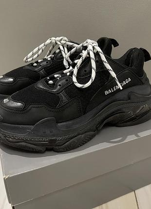 Найбажаніші кросівки balenciaga tripl s4 фото