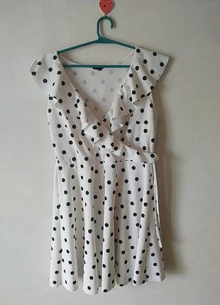 Жіноча сукня в горох