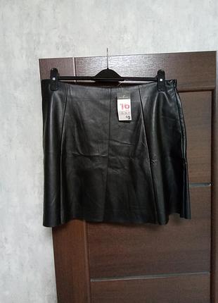 Брендовая новая красивая юбка из эко-кожи р.16.